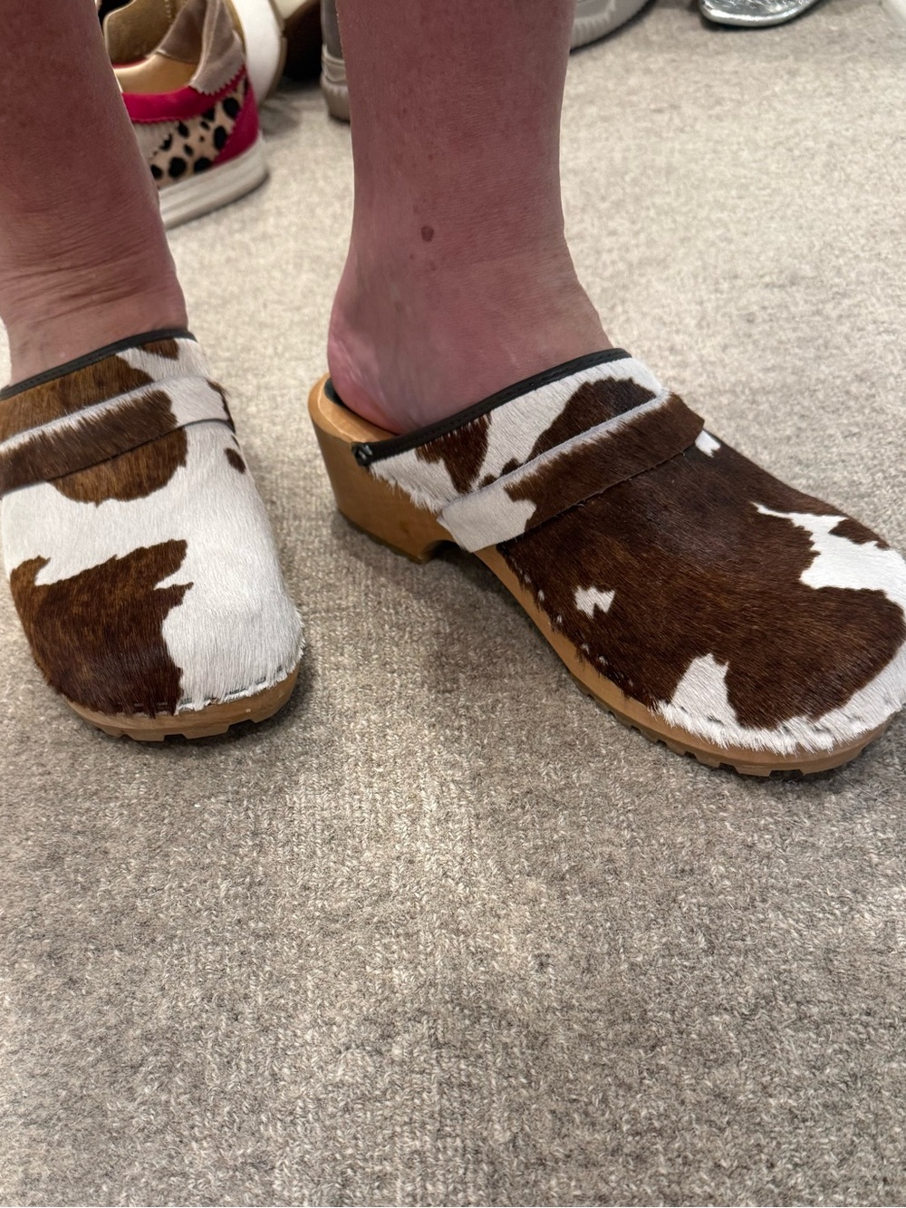 Women's Brown & White Cow Pattern Clog Mules